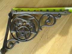 2 Cast Iron Crossed Pistol Brackets Garden Braces Shelf Brackets RUSTIC Western