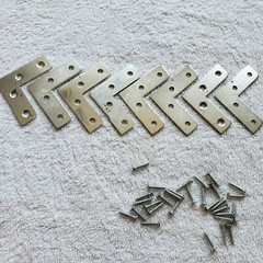 ” L ” FLAT CORNER BRACES 2″, WITH SCREWS-8 PCS. ( NEW )