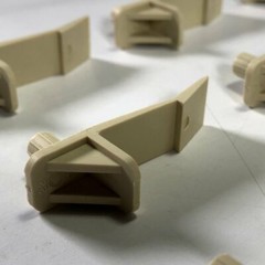 Plastic Locking 1/4″ Hole Pegs for 1/2-3/4″ Book Shelves Cabinet Clips Lot of 12