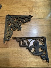 Lot Of 2 Rusty Victorian style Cast Iron Shelf L Brackets Fleur de lis Filigree