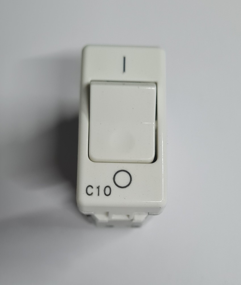 GEWISS GW 20432 MAGNETIC THERMAL CIRCUIT BREAKER 1P C10 3KA 230V SY/WT